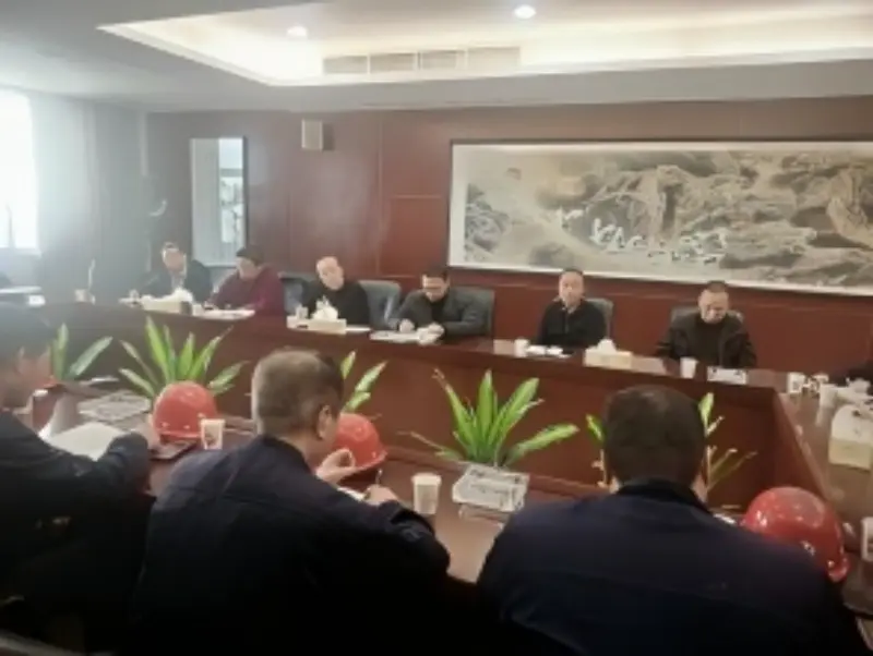 Uniți-vă pentru a urmări dezvoltarea, depuneți eforturi pentru a scrie un nou capitol — Compania organizează Simpozionul anual de producție în 2026